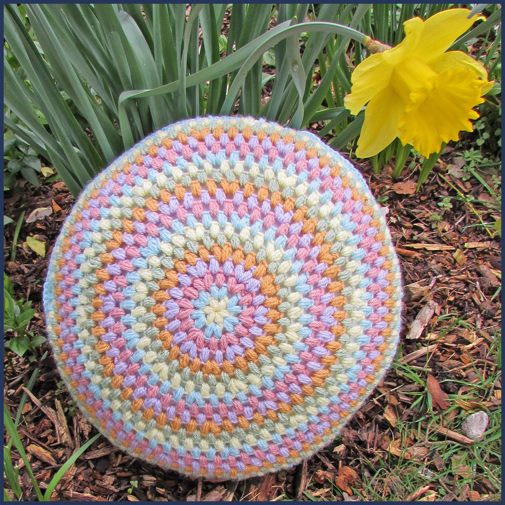 round crochet cushion with daffodil
